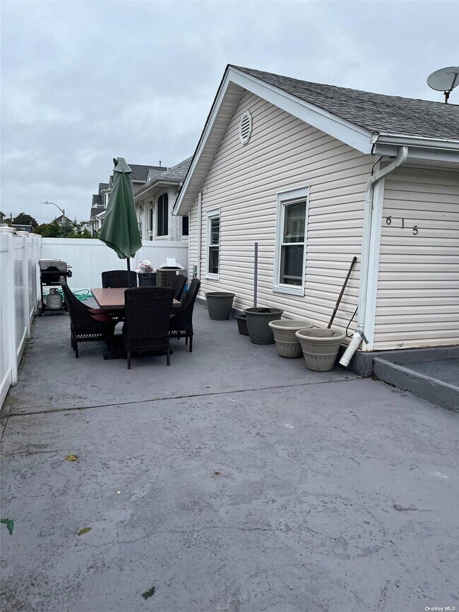 Foto del edificio - 615 W Walnut St