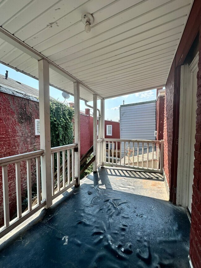 Building Photo - 736 Lehman St