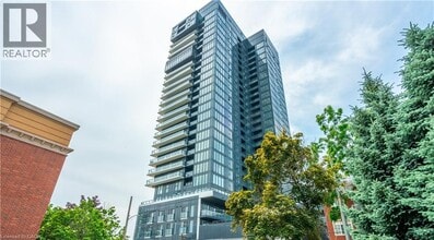 Building Photo - 370 Martha St