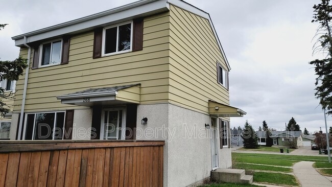 Building Photo - 268 Primrose Gardens