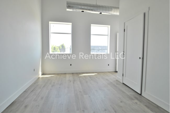 Building Photo - Westfield Lofts - Unit 11