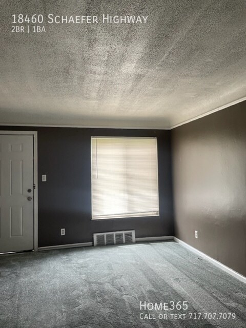 Building Photo - 2 bedroom 1 bathroom townhouse style duplex
