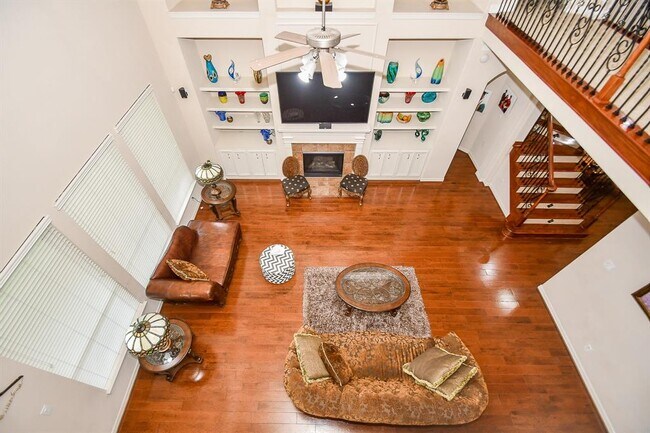 Foto del edificio - 1606 Locksley Ln