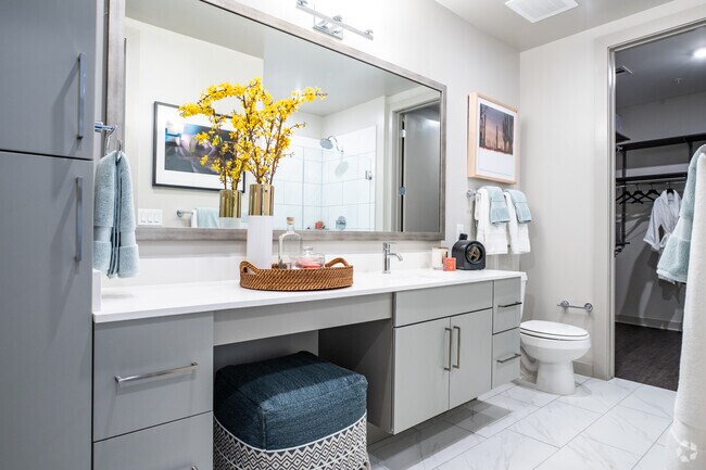 1BR, 1BA - 749SF - The Marlowe