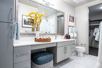 1BR, 1BA - 749SF - The Marlowe