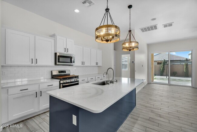 Building Photo - 2716 S Chatsworth