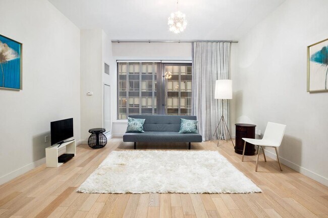 LivingRoom - 75 Wall St