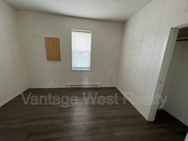 Building Photo - 175 Eckhardt Ave W