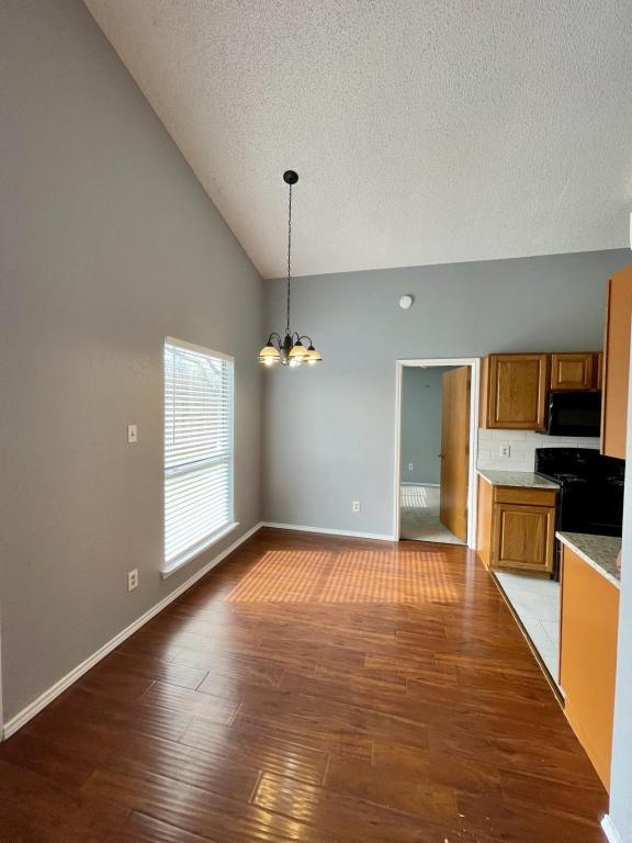 Foto del edificio - 606 Lakeway Dr