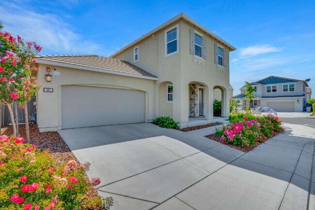 Foto del edificio - Modern 3-Bed, 3-Bath Vacaville Home Built ...