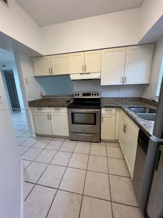 Foto del edificio - 2301 NW 96th Terrace