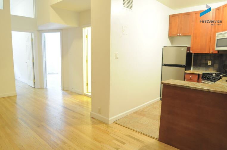 Primary Photo - 301 E 12th St