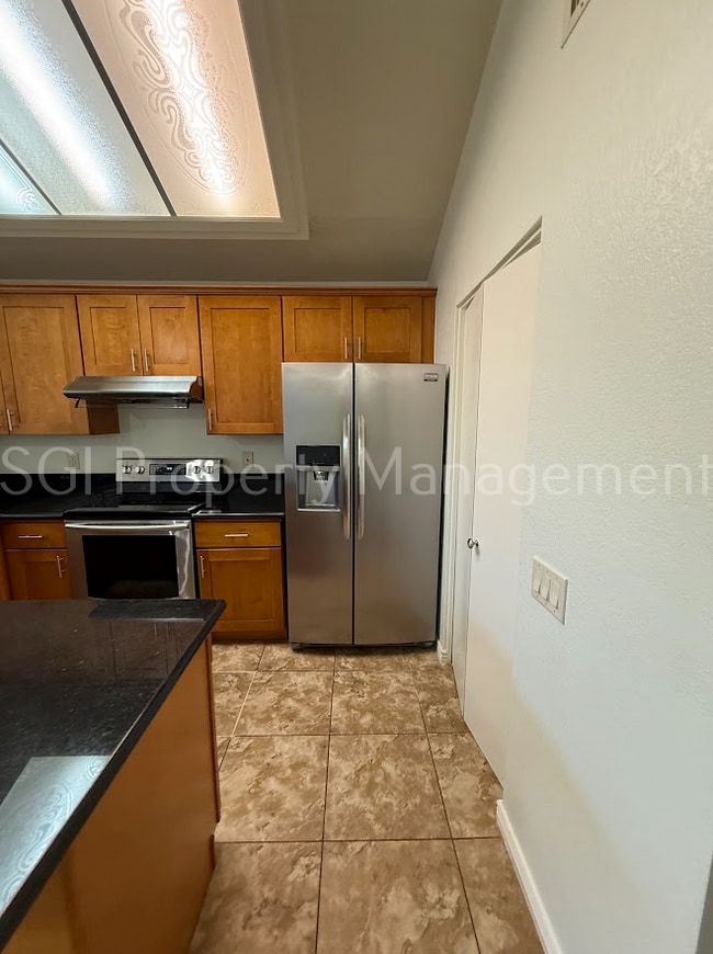 Building Photo - 2201 N Comanche Dr