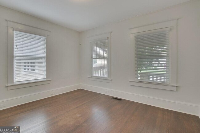 Foto del edificio - 860 Metropolitan Pkwy SW