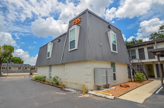 Building Photo - 735 W Cavalcade St