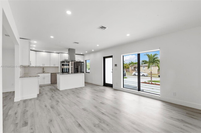 Building Photo - 8550 SW 28th St