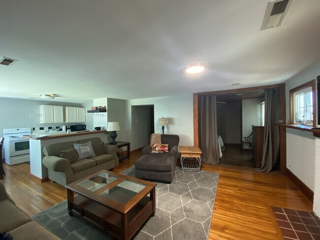 Building Photo - Walnut Loft