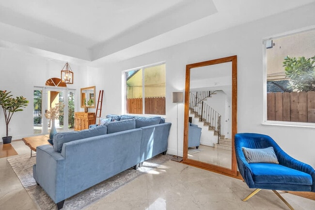 Foto del edificio - 3216 Gifford Ln