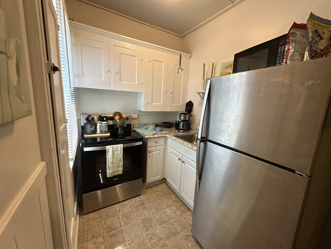 Foto del edificio - "Charming 1-Bedroom in the Heart of Roches...