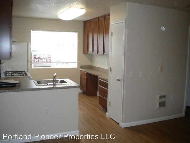 Building Photo - 6719 SE 82nd Ave