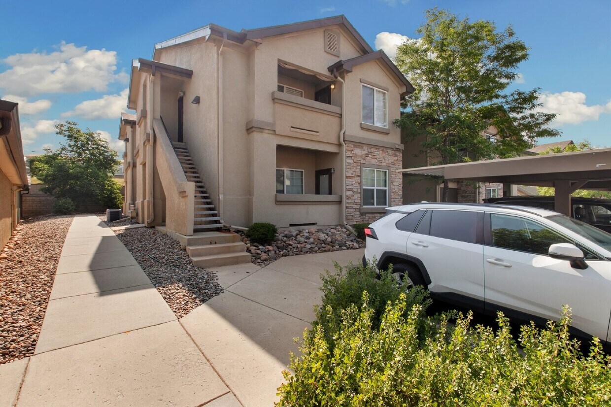 Primary Photo - Updated 2-Bed, 2-Bath Condo Just 15 Minute...