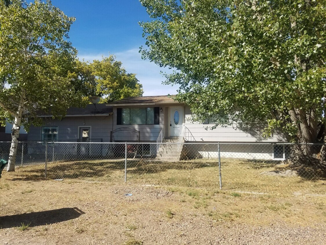 Primary Photo - Available August 1st! 3 bed 1 bath, fully ...