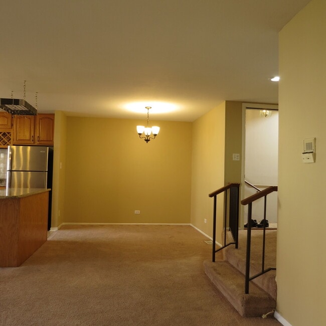 Building Photo - 325 Springlake Ln