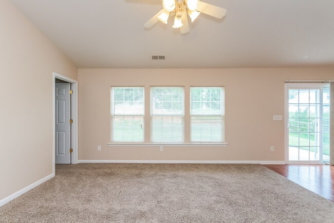 Foto del edificio - 2909 Deep Cove Dr NW