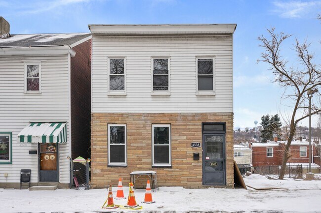 Foto del edificio - 3 bedroom 2 bath - newly updated, central air, GREAT LOCATION