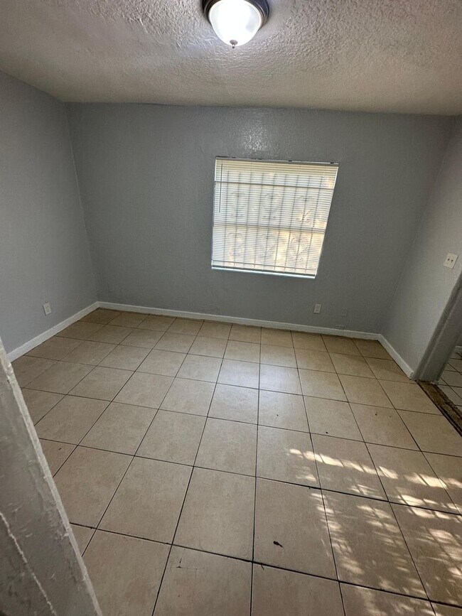 Building Photo - Fully Renovated  Single Family House - 1/1...