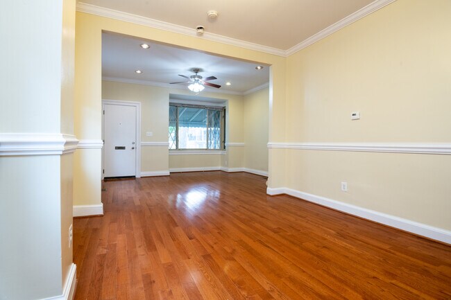Foto del edificio - 524 Somerset Pl NW