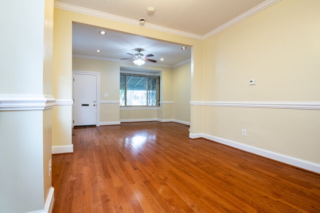 Photo - 524 Somerset Pl NW House