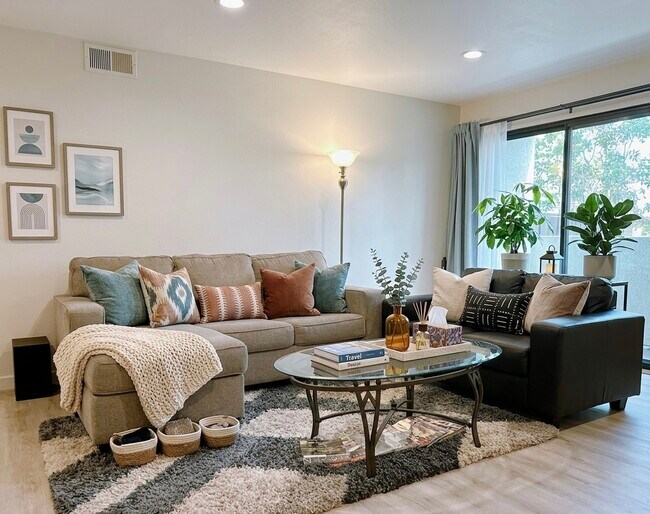 Foto del edificio - 1940 N Highland Ave