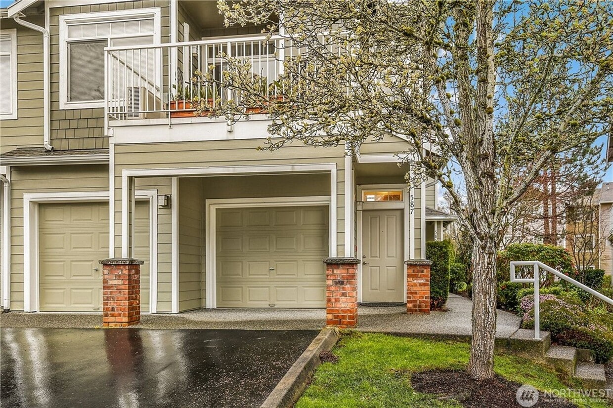 Sammamish 2 Bed 2 Bath - Sammamish 2 Bed 2 Bath