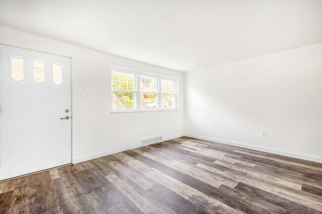 Foto del edificio - AVAILABLE SEPT 1ST! UPDATED 2-bedroom townhouse in Overbrook!