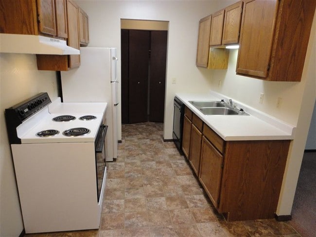 Building Photo - 1596 Millpond Ct