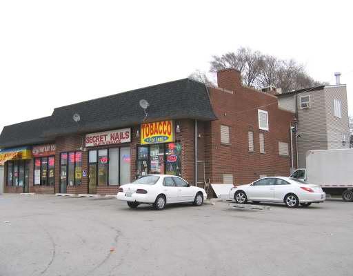 Building Photo - 120 S Larkin Ave