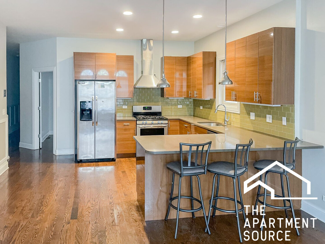 Foto principal - 2741 N Southport Ave