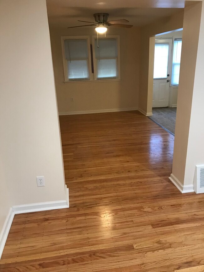 Foto del edificio - 3086 W Court Ave