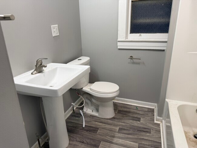 Building Photo - 1024 Cecil Ave