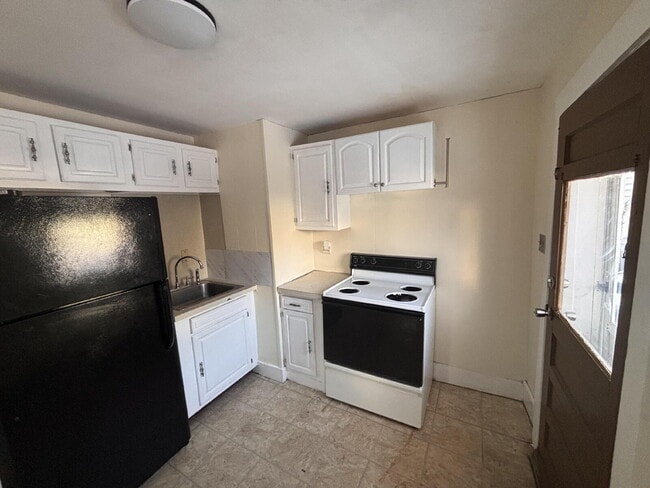 Building Photo - 1BR/1BA Apartment – Prime Location Near Downtown Bath!