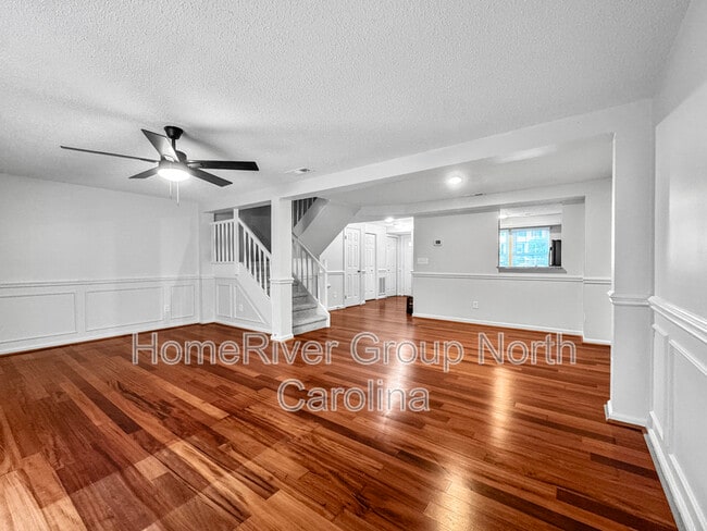 Building Photo - 230 Water Oak Dr