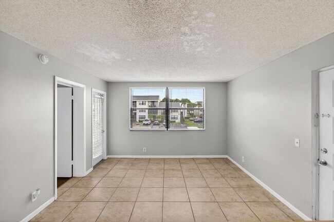 Building Photo - Move-In Ready Rental near Tanger Outlets!