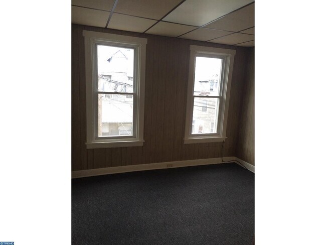 Building Photo - 567 S 14th St
