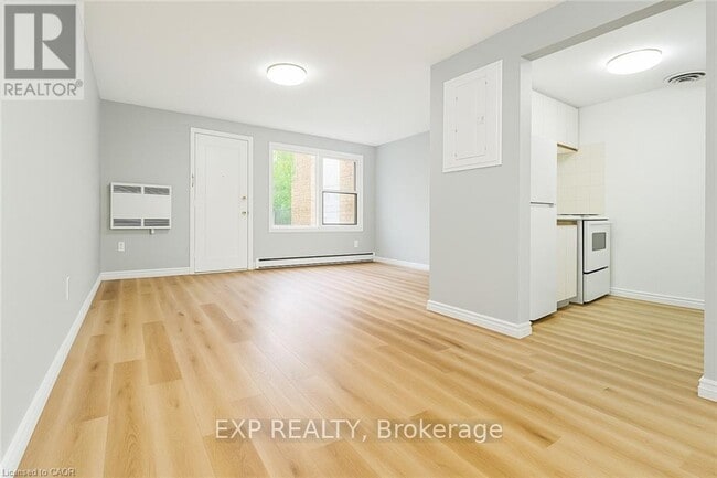 Photo du bâtiment - 1200-1200 Courtland Ave E