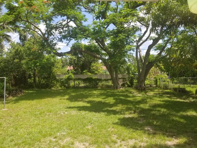 Foto del edificio - 1085 NW 133rd St