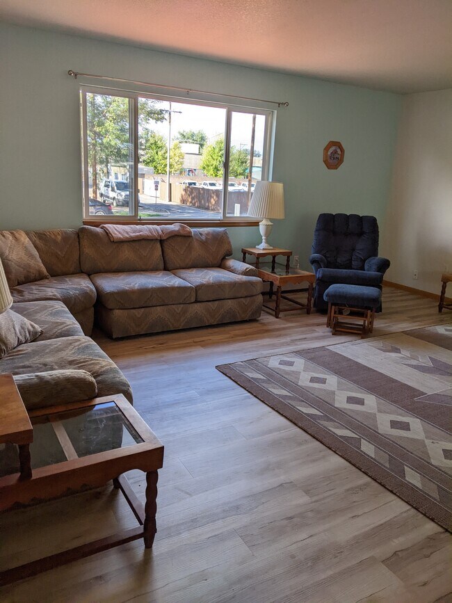 146 W 3rd St, Loveland, CO 80537 Townhome Rentals in Loveland CO