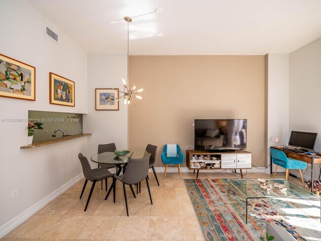 Building Photo - 1805 Ponce de Leon