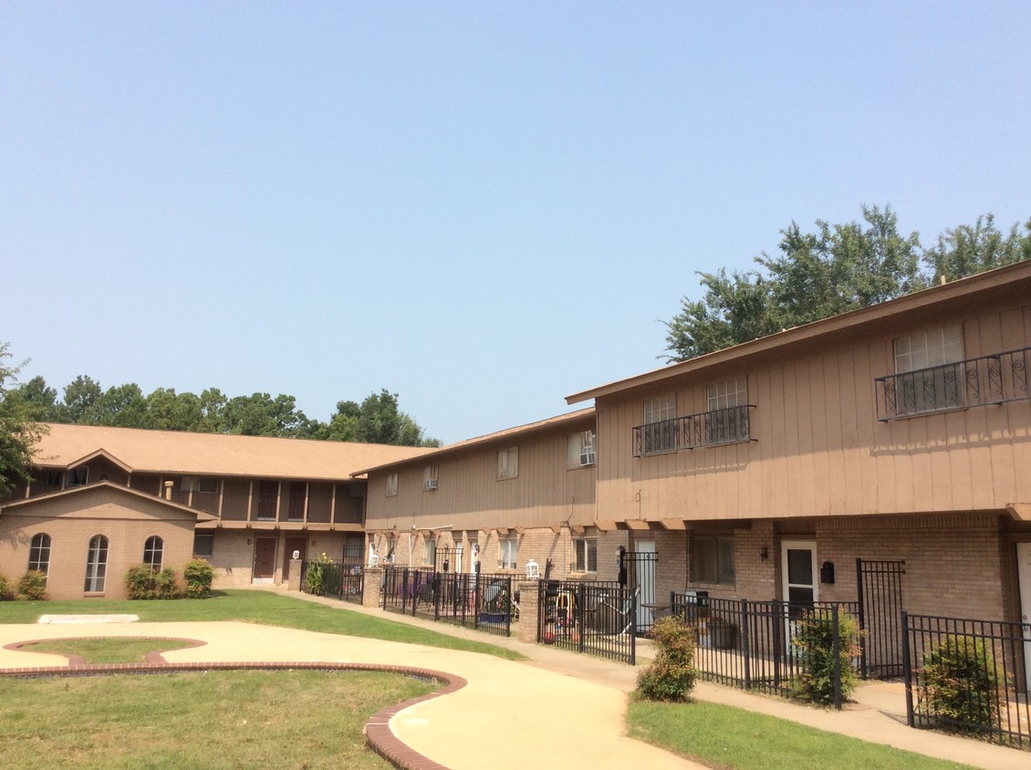 Primary Photo - Monterey Square Apartments