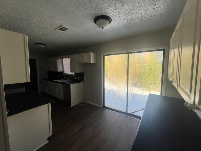 Foto del edificio - $1,195 - 3 Bedroom 1.5 Bathroom House In Jacksonville